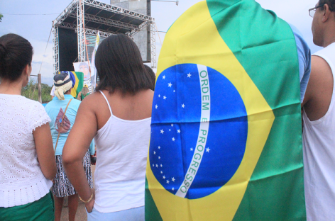 Manifestação pró impeachment começou com poucas pessoas em Porto Velho