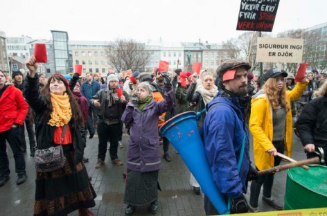 Oposição da Islândia se mobiliza e pede eleições antecipadas