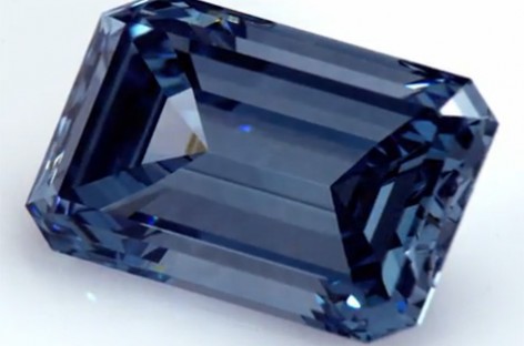 Diamante Oppenheimer Blue é leiloado por valor recorde