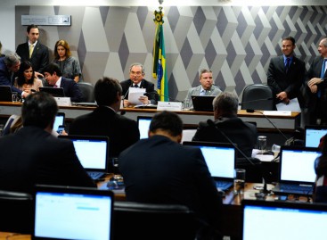 Relatório em favor do julgamento de Dilma Rousseff é aprovado e vai a Plenário