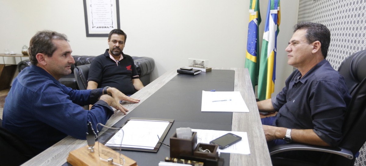 Prefeito de Novo Horizonte pede apoio de Maurão para aquisição de van