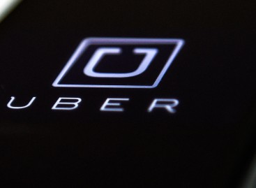 Motorista da Uber que sacou pistola por ser ameaçada por taxistas é polícia civil