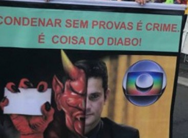 Bloco carnavalesco mais antigo de Brasília retrata Sergio Moro como diabo