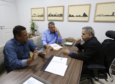 Deputado Geraldo da Rondônia recebe vereadores e representantes dos taxistas