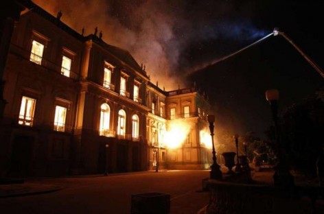 Deputados cobram respostas sobre incêndio no Museu Nacional