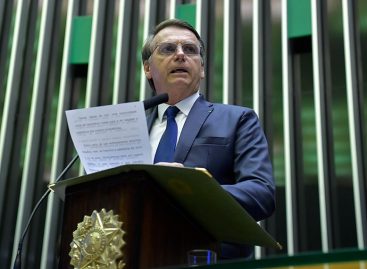 Em discurso no Congresso, Bolsonaro pede união e promete esforço na economia