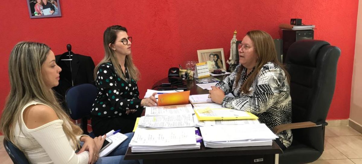 #EDUCAÇÃO – Ellis Regina requer Assistente Social nas escolas