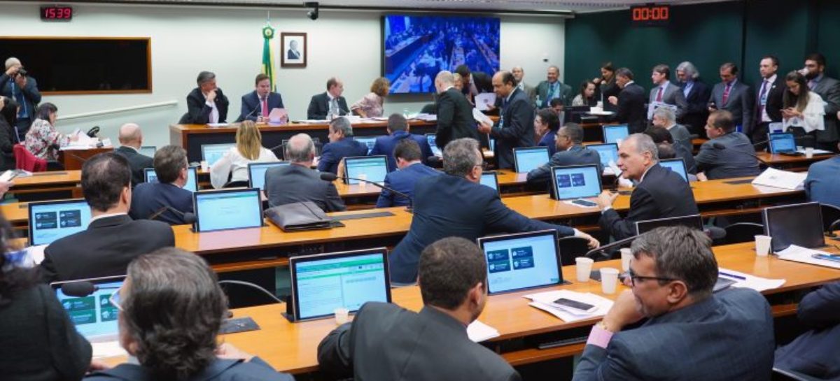 Comissão aprova proposta que remaneja R$ 3 bilhões do Orçamento