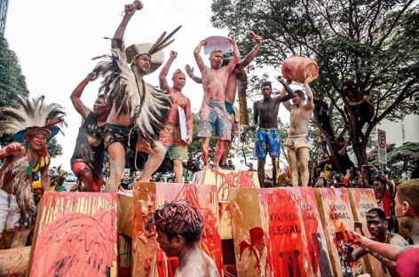 Ouro de Sangue: Em protesto no Ministério de Minas e Energia, indígenas denunciam garimpo ilegal