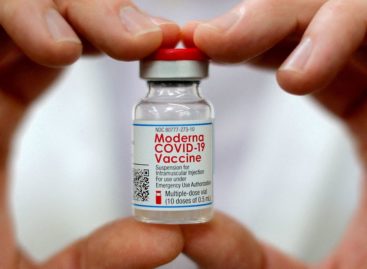 Consultores da FDA dos EUA avaliam risco cardíaco da vacina Moderna COVID para homens jovens