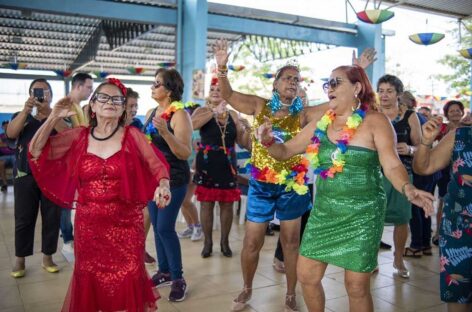 Carnaval para terceira idade leva alegria e emoção para mais de 300 idosos